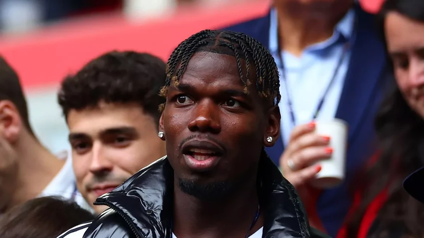 Paul Pogba vui vẻ khoe ảnh đang giúp vợ trông con nhỏ khi đang tự cách ly ở nhà riêng để điều trị Covid-19